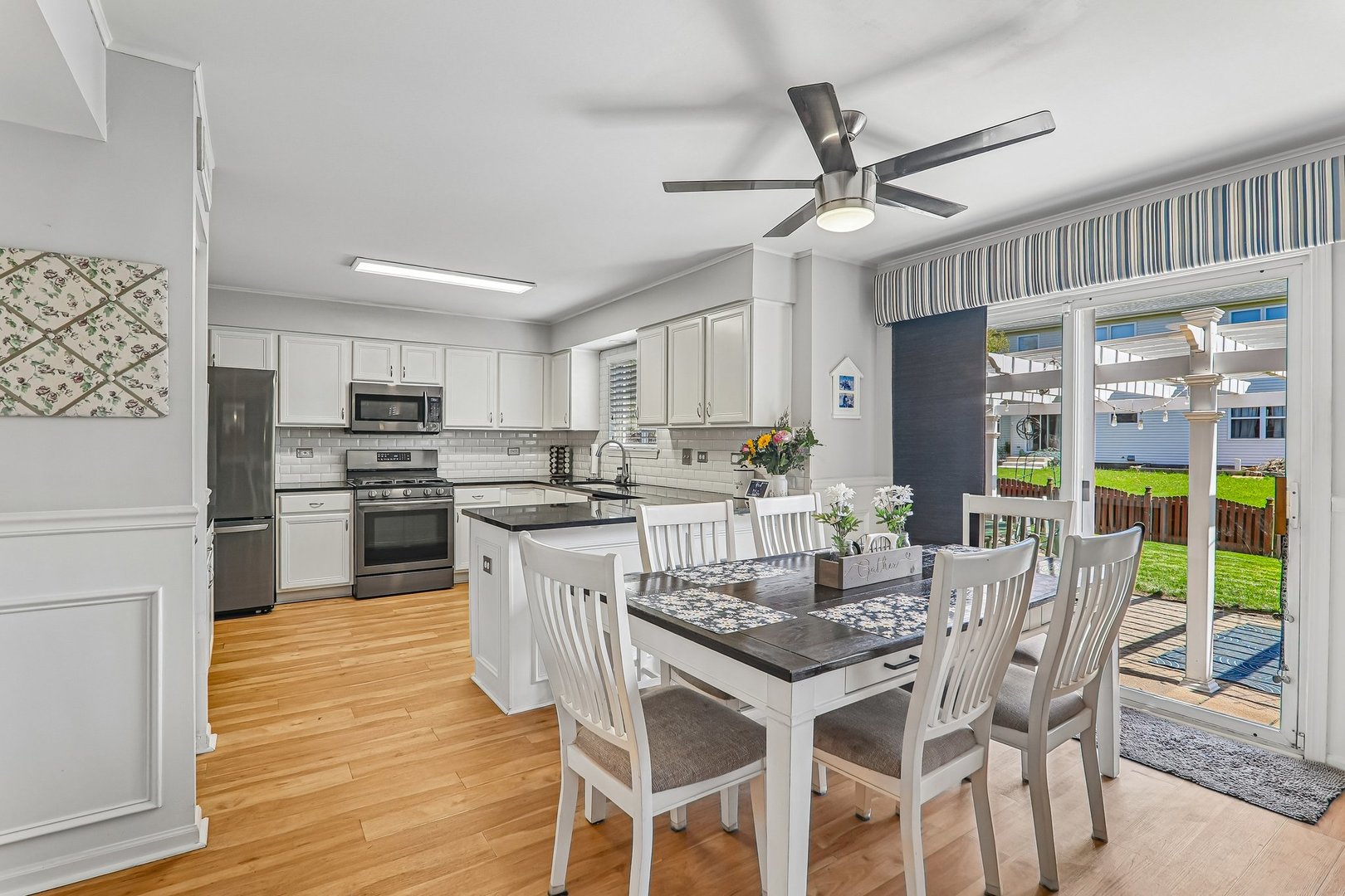 806 Meadowridge Drive, Aurora, IL 60504