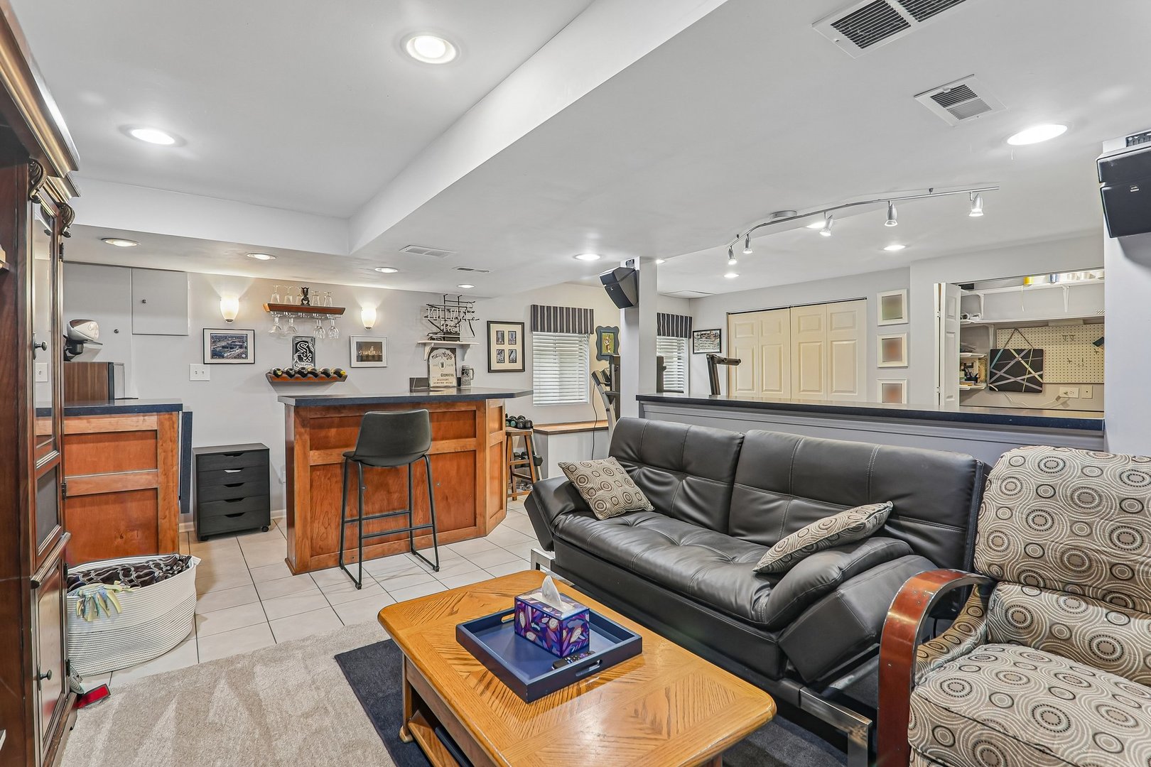 806 Meadowridge Drive, Aurora, IL 60504