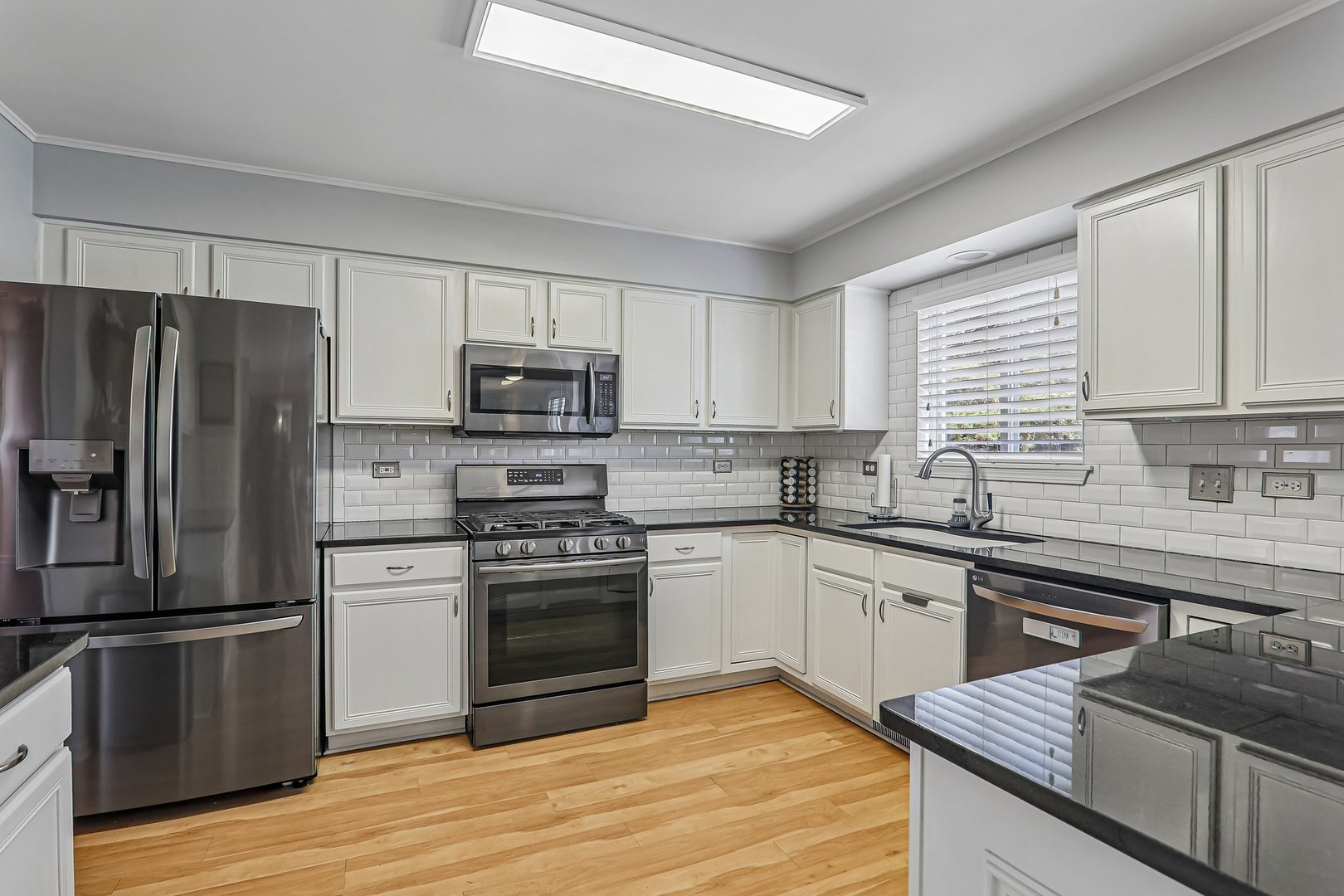 806 Meadowridge Drive, Aurora, IL 60504