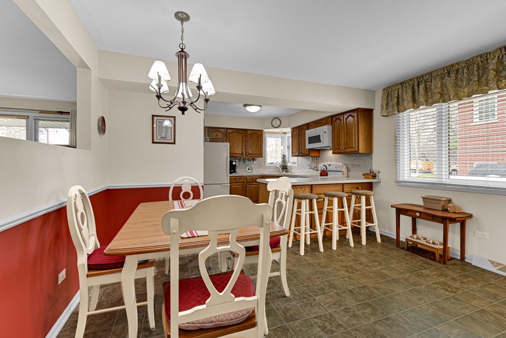 18538 Oakley Avenue, Lansing, IL 60438