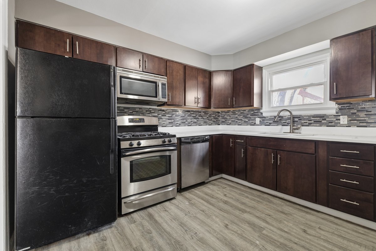 815 W 187th Street, Glenwood, IL 60425