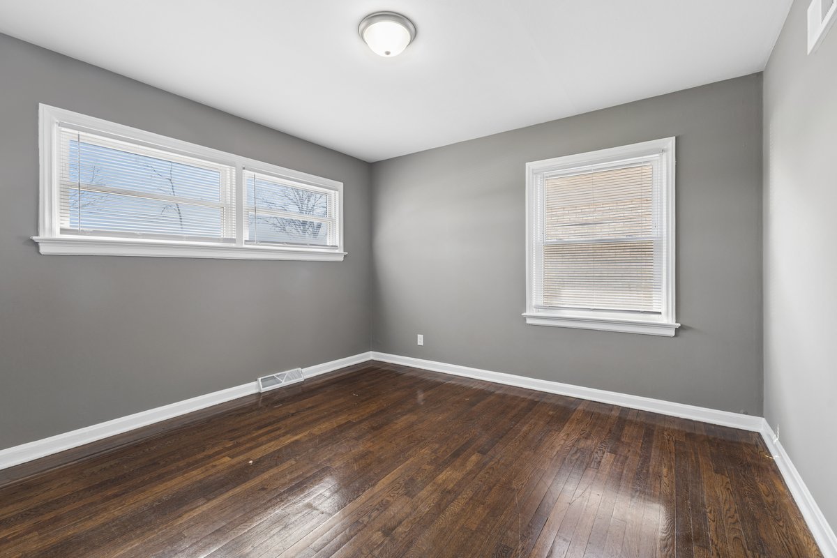 815 W 187th Street, Glenwood, IL 60425