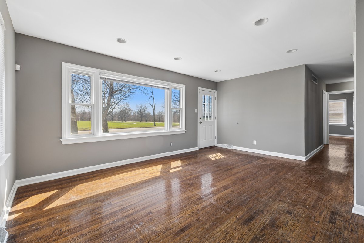 815 W 187th Street, Glenwood, IL 60425