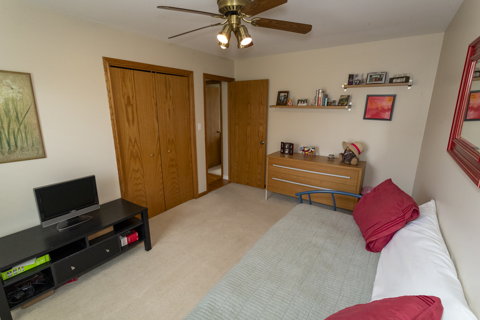 332 Byron Avenue, Bloomingdale, IL 60108