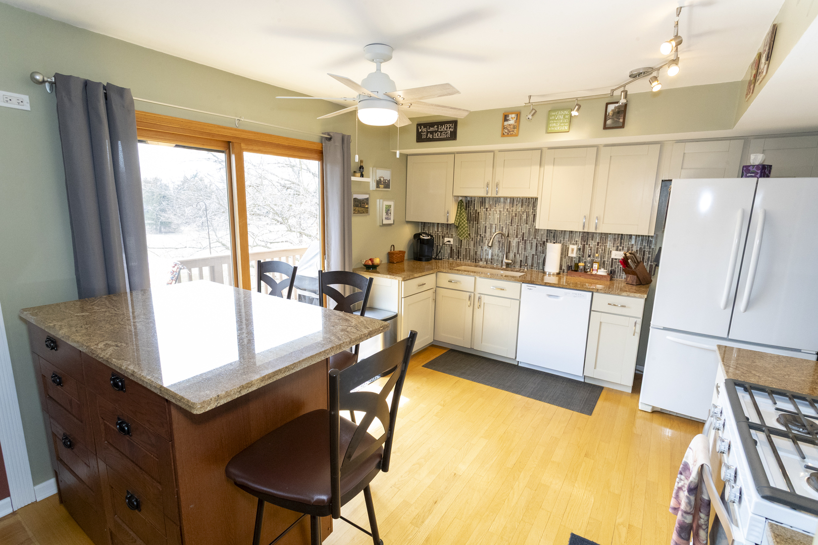 332 Byron Avenue, Bloomingdale, IL 60108