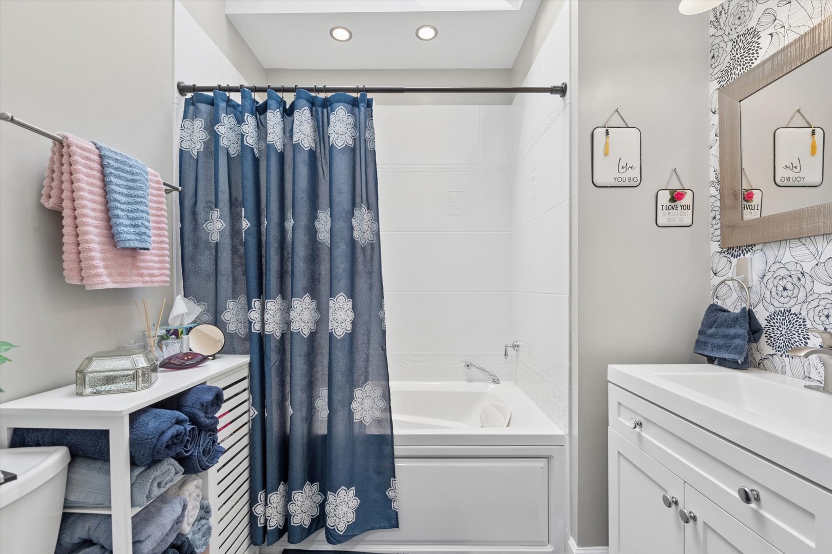 124 E Jackson Street, Villa Park, IL 60181