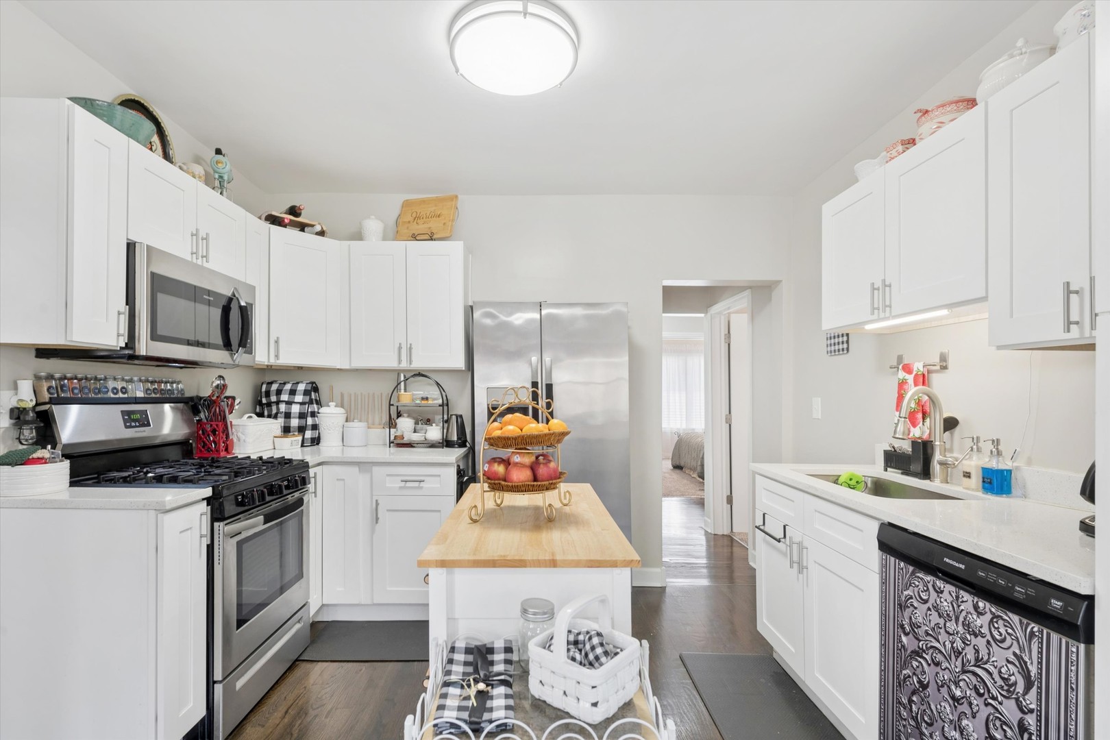 124 E Jackson Street, Villa Park, IL 60181