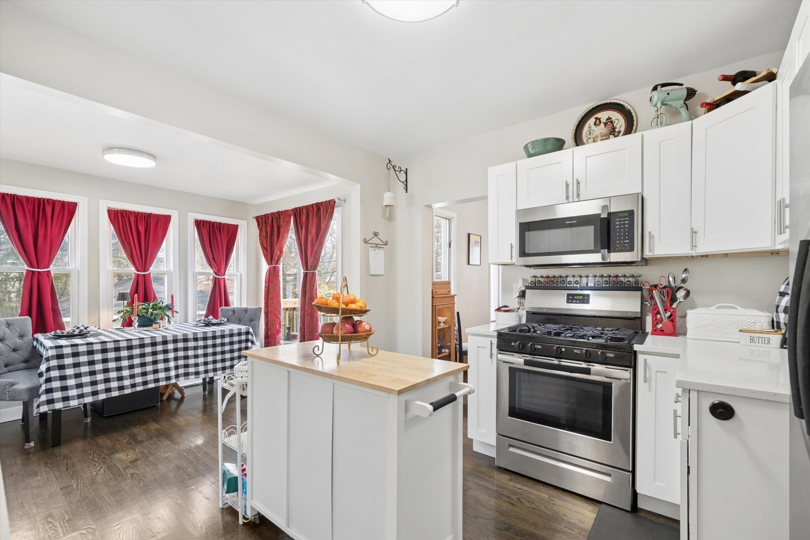 124 E Jackson Street, Villa Park, IL 60181