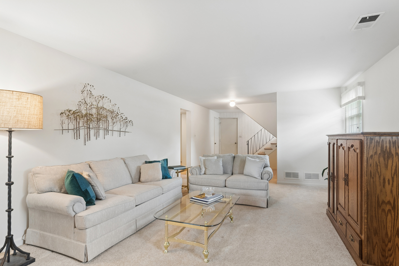 1000 W Hunting Drive, Palatine, IL 60067