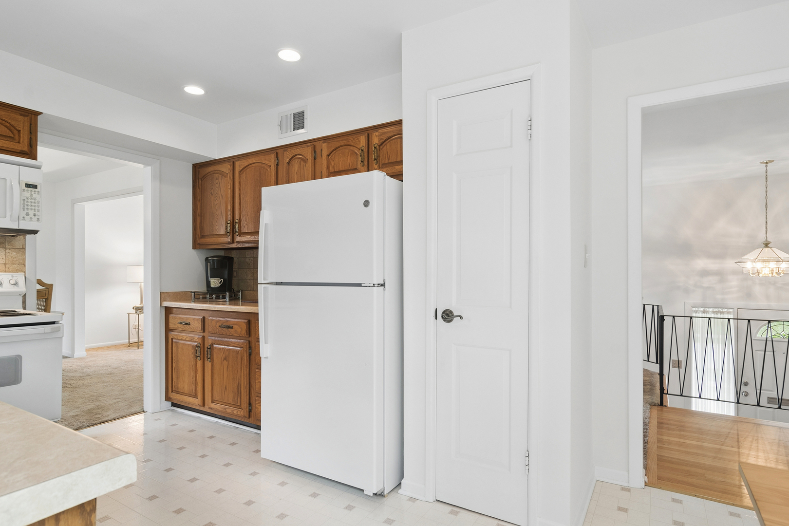 1000 W Hunting Drive, Palatine, IL 60067