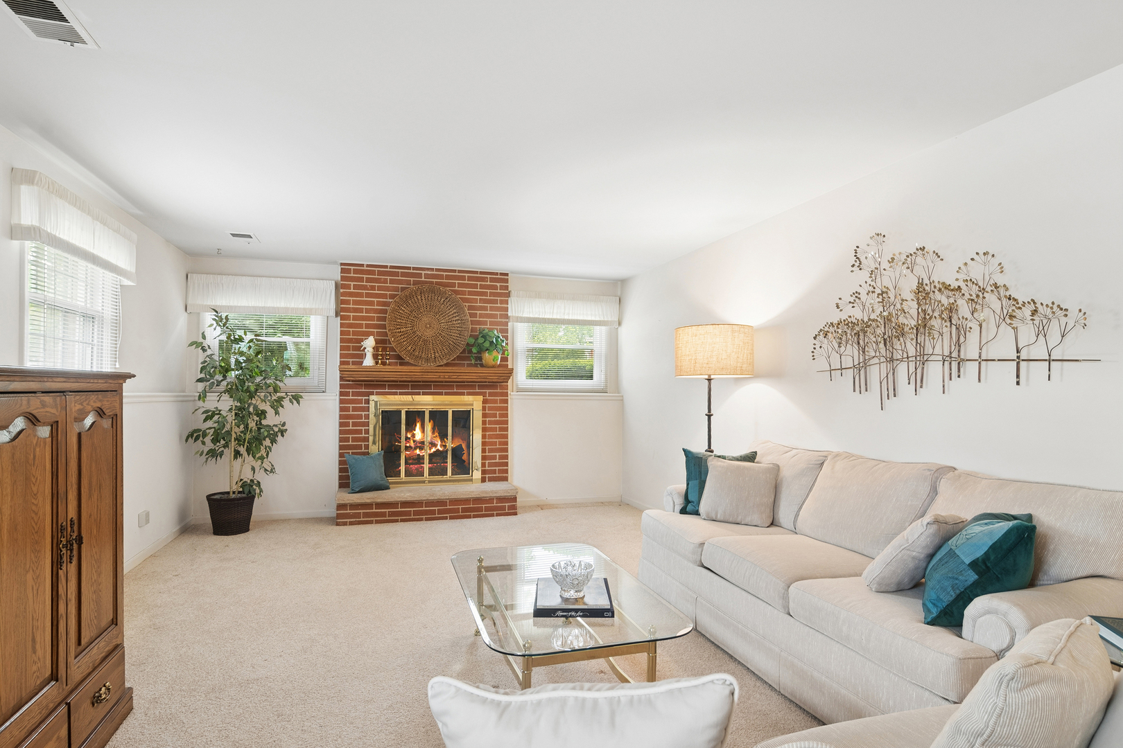 1000 W Hunting Drive, Palatine, IL 60067