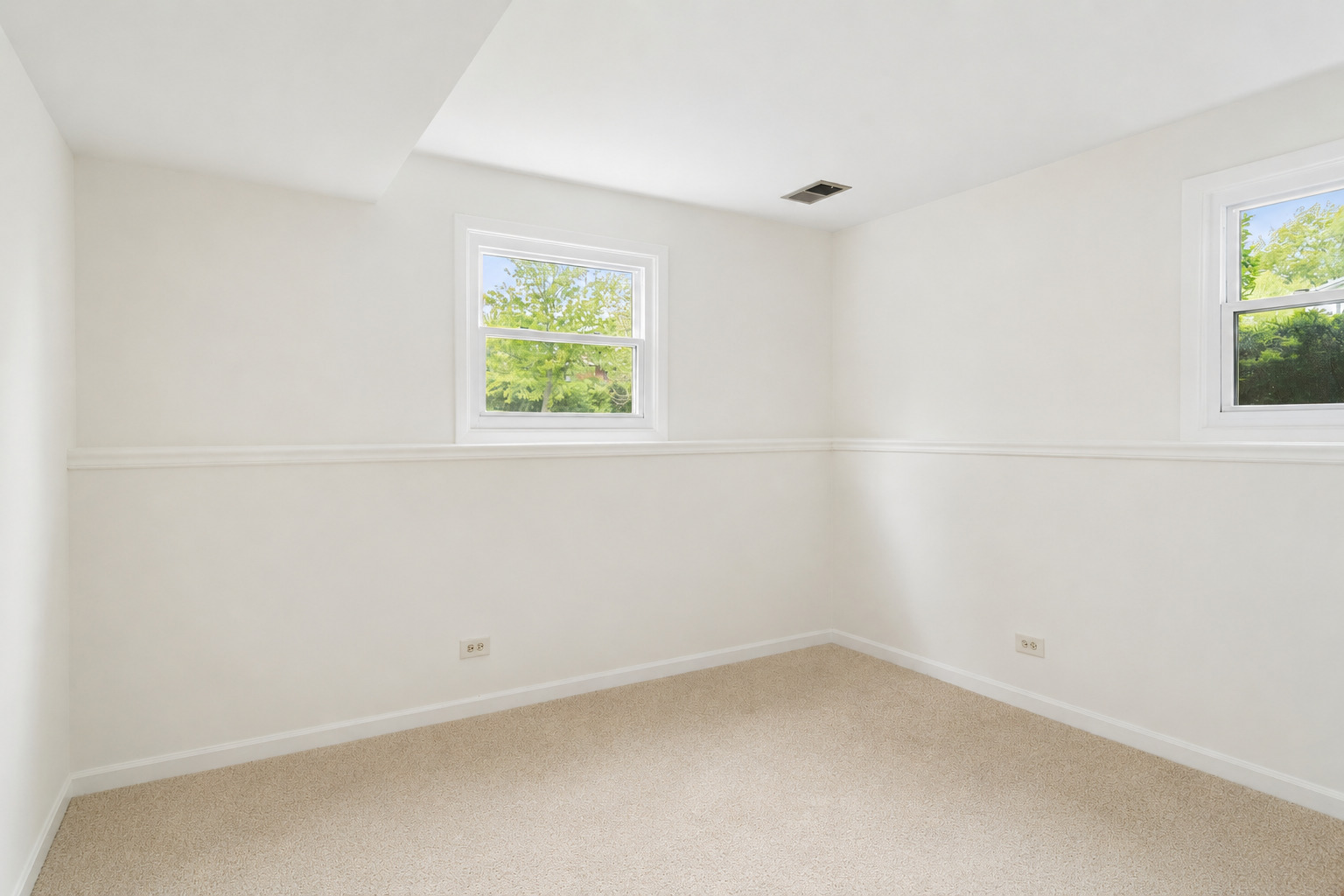 1000 W Hunting Drive, Palatine, IL 60067