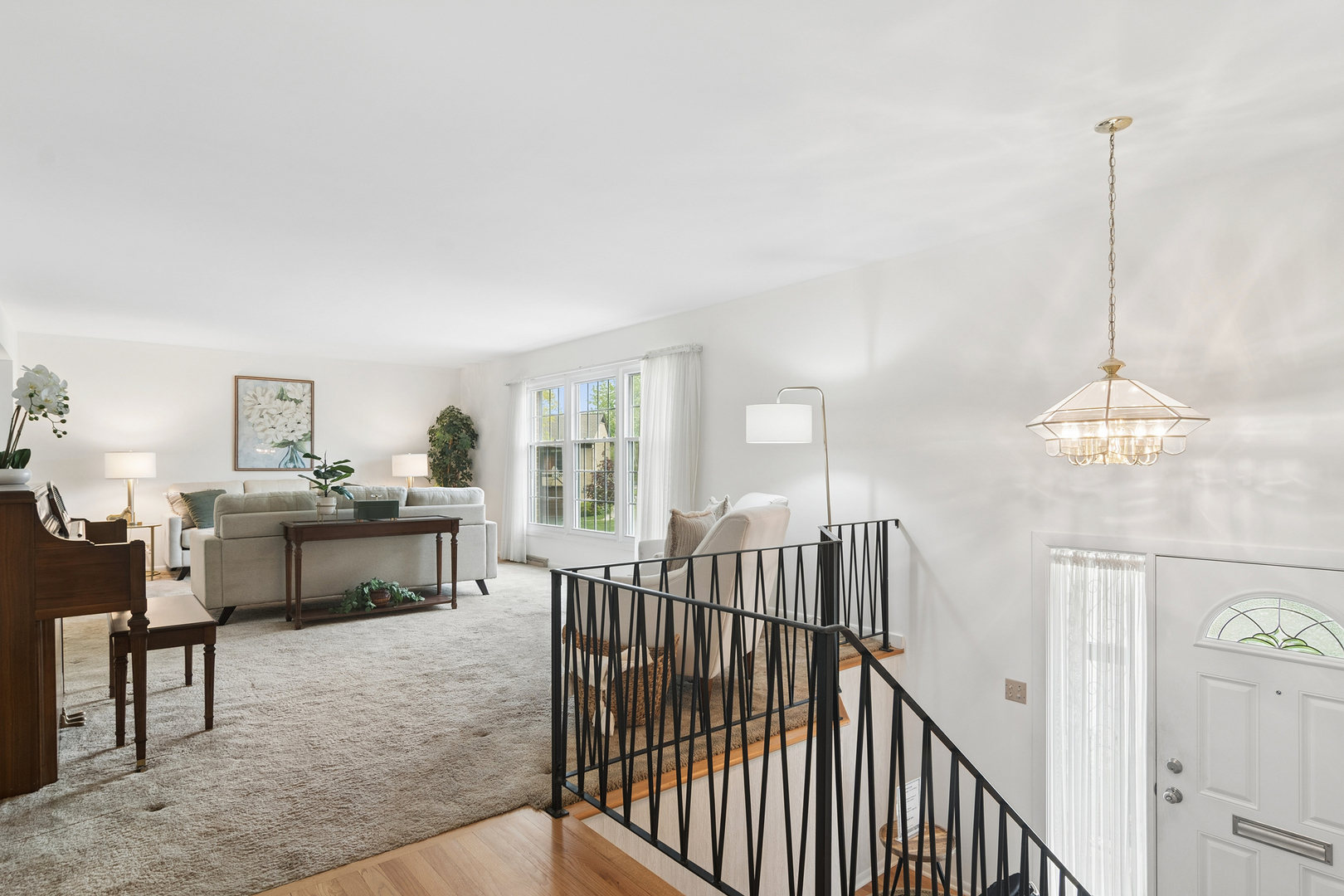 1000 W Hunting Drive, Palatine, IL 60067