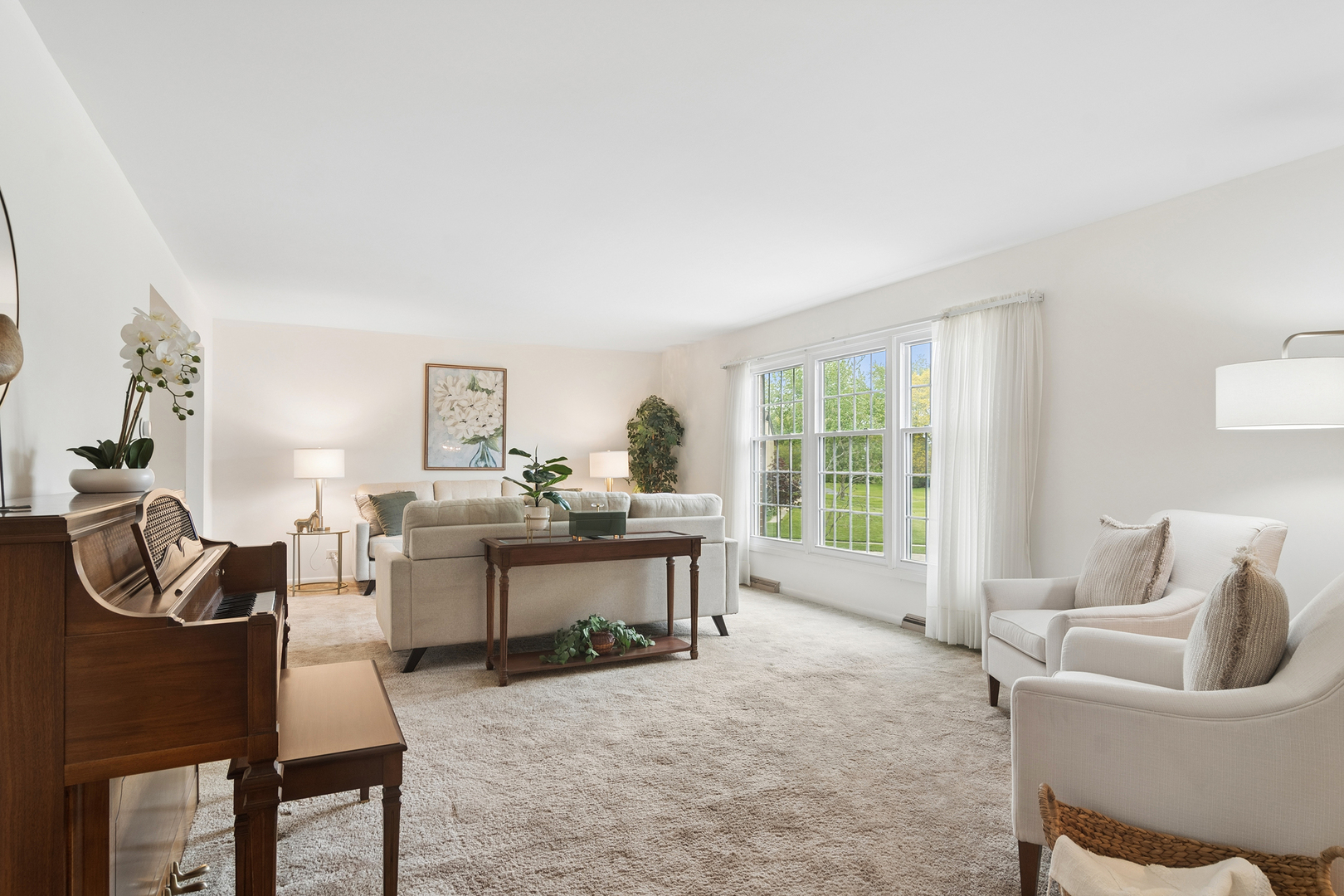 1000 W Hunting Drive, Palatine, IL 60067