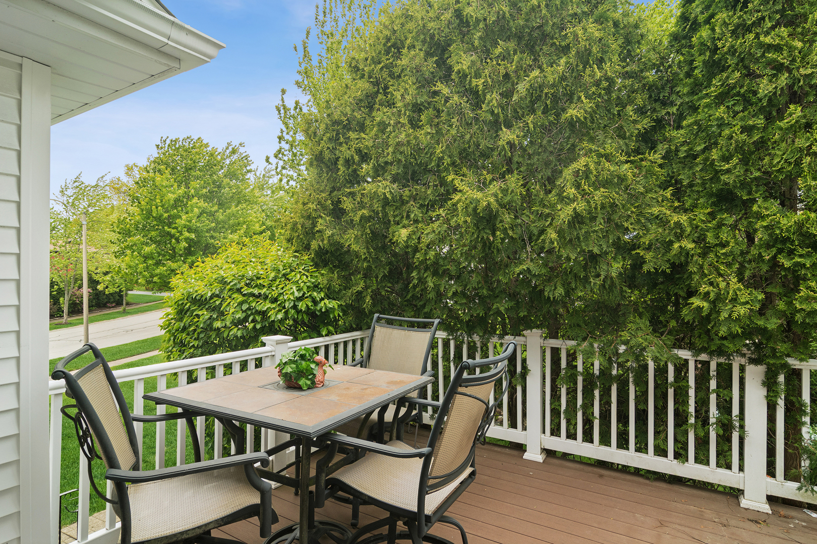 1000 W Hunting Drive, Palatine, IL 60067