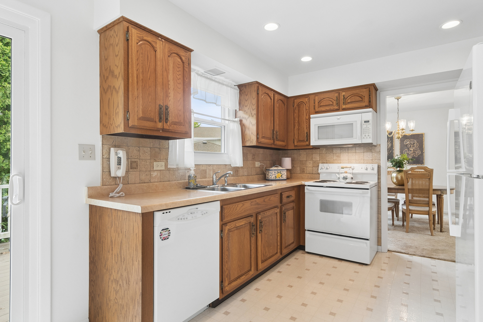 1000 W Hunting Drive, Palatine, IL 60067
