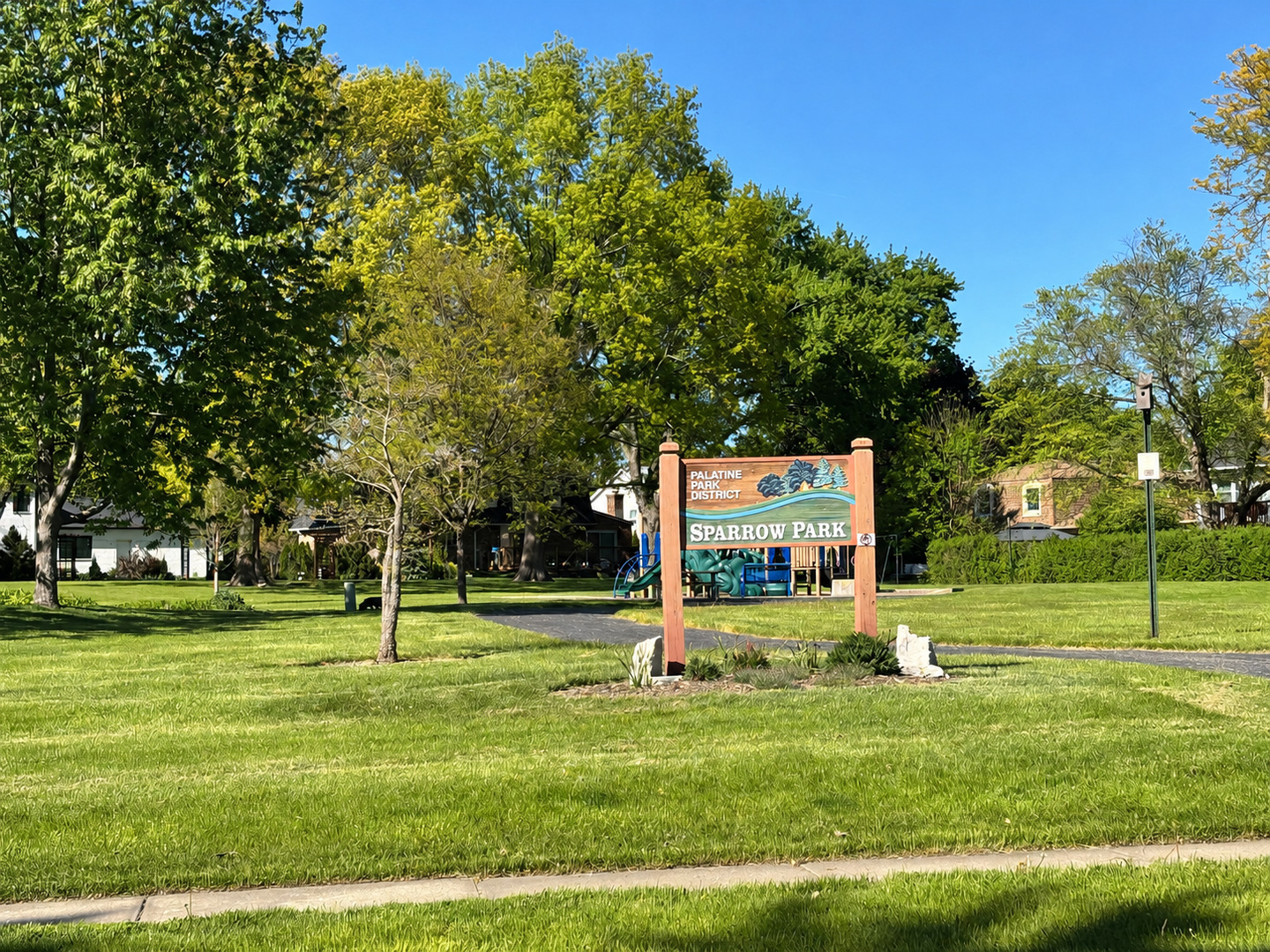 1000 W Hunting Drive, Palatine, IL 60067