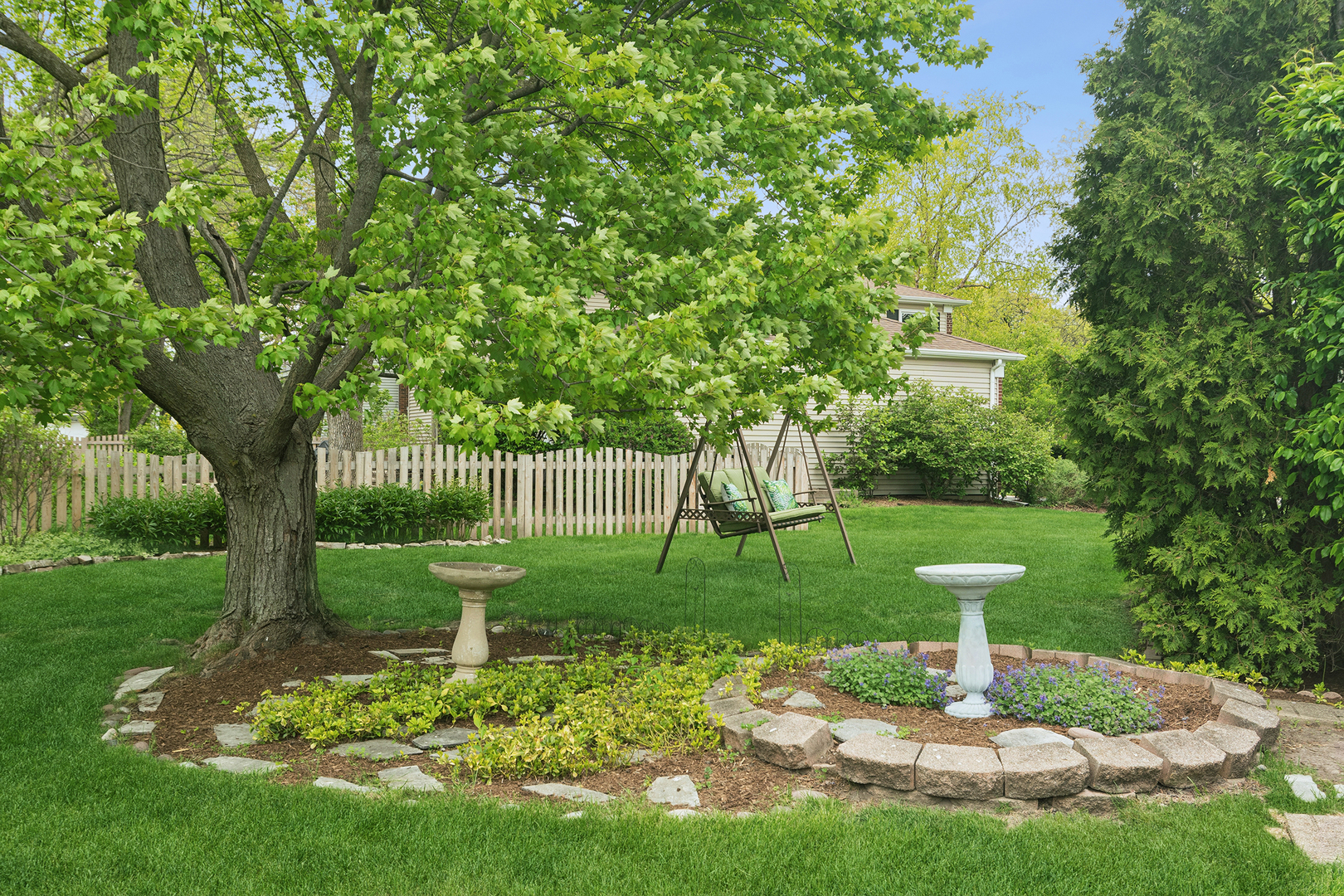 1000 W Hunting Drive, Palatine, IL 60067