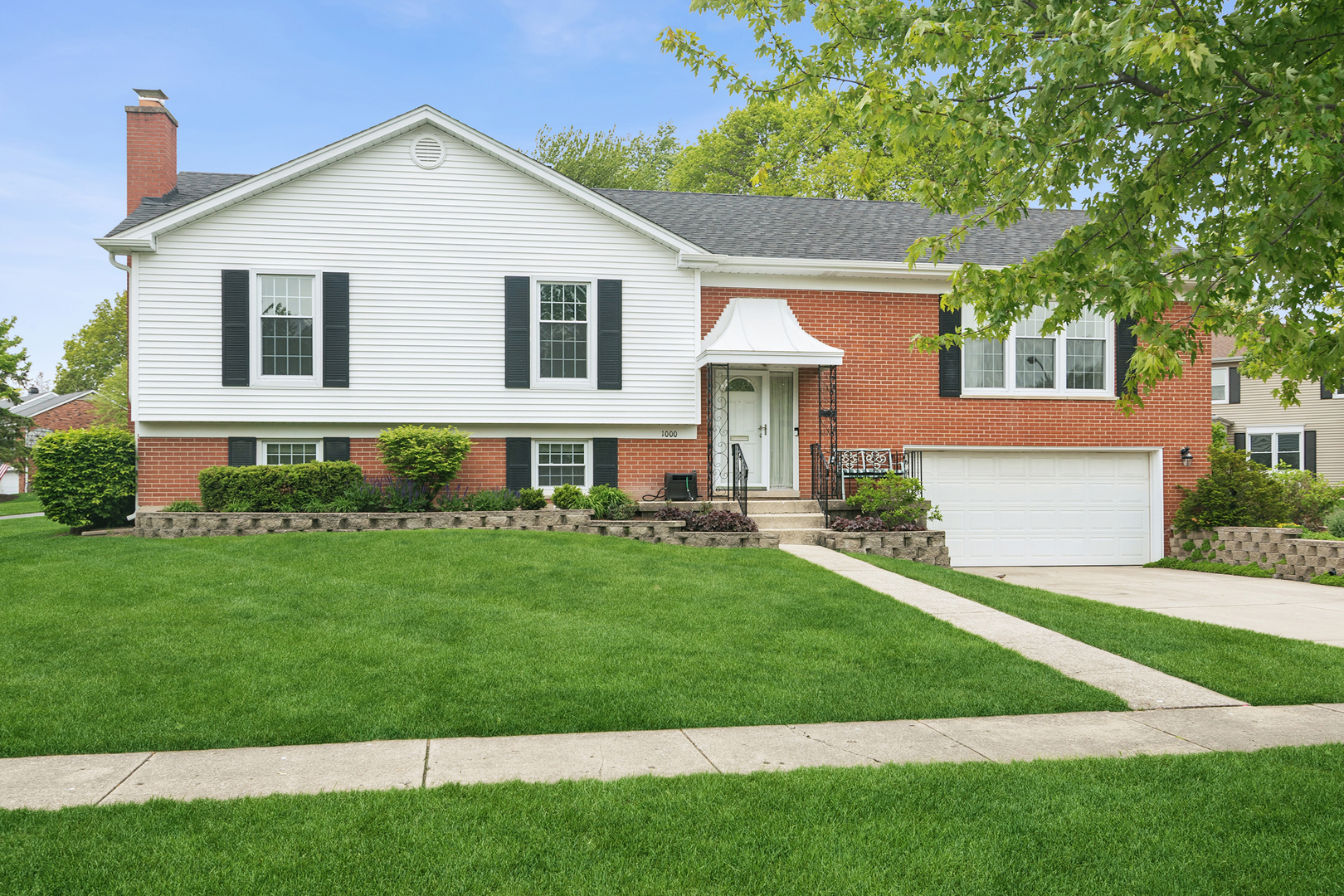 1000 W Hunting Drive, Palatine, IL 60067