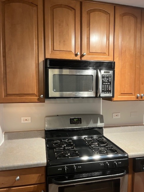 2422 N Kennicott Drive #2D, Arlington Heights, IL 60004