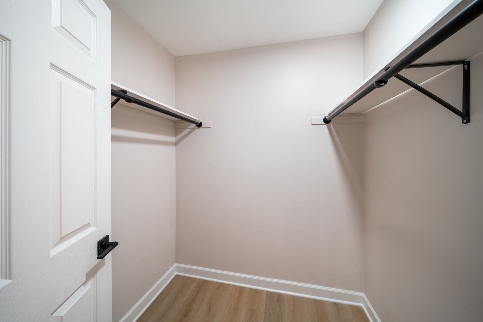 10 Trafalgar Square #403, Lincolnshire, IL 60069