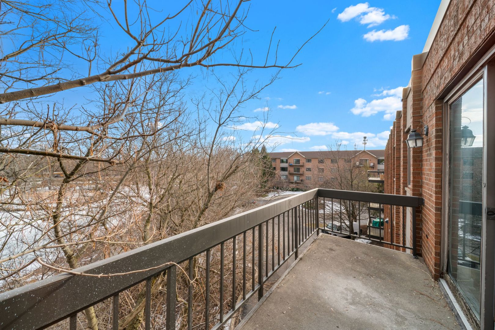 10 Trafalgar Square #403, Lincolnshire, IL 60069