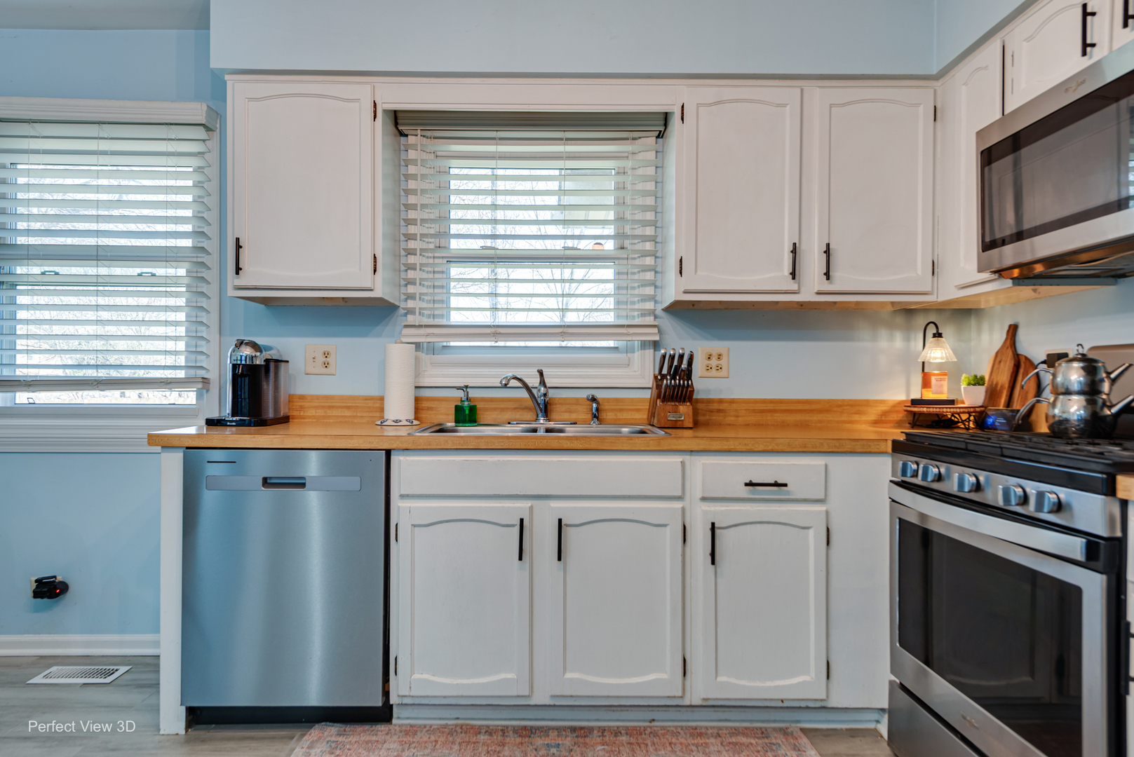 4 W Beech Drive, Schaumburg, IL 60193