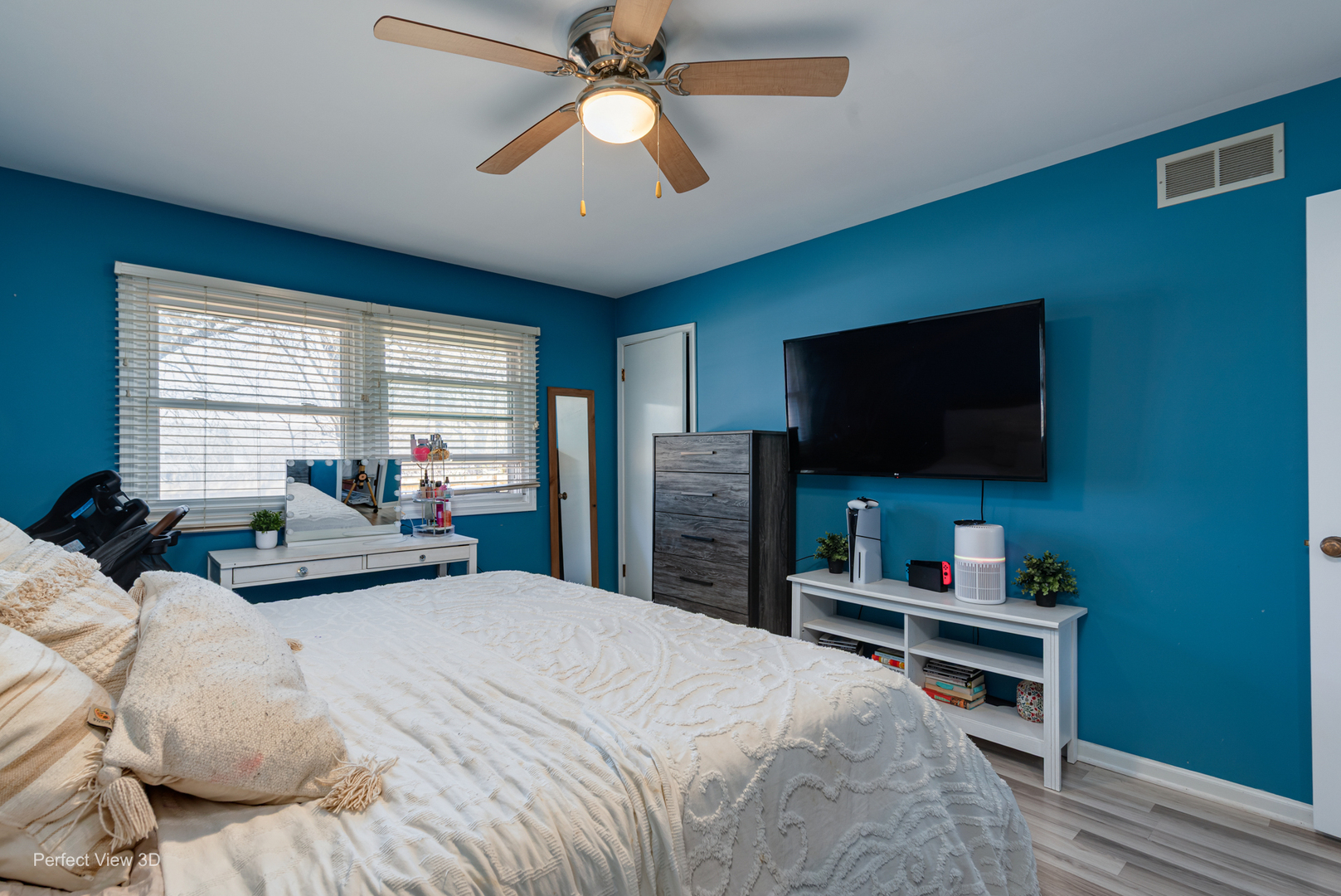 4 W Beech Drive, Schaumburg, IL 60193