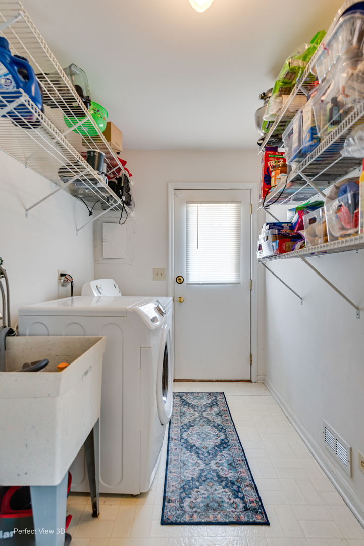 4 W Beech Drive, Schaumburg, IL 60193