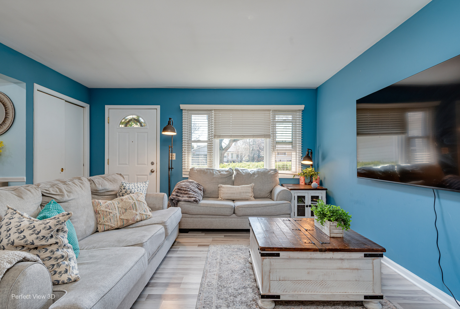 4 W Beech Drive, Schaumburg, IL 60193