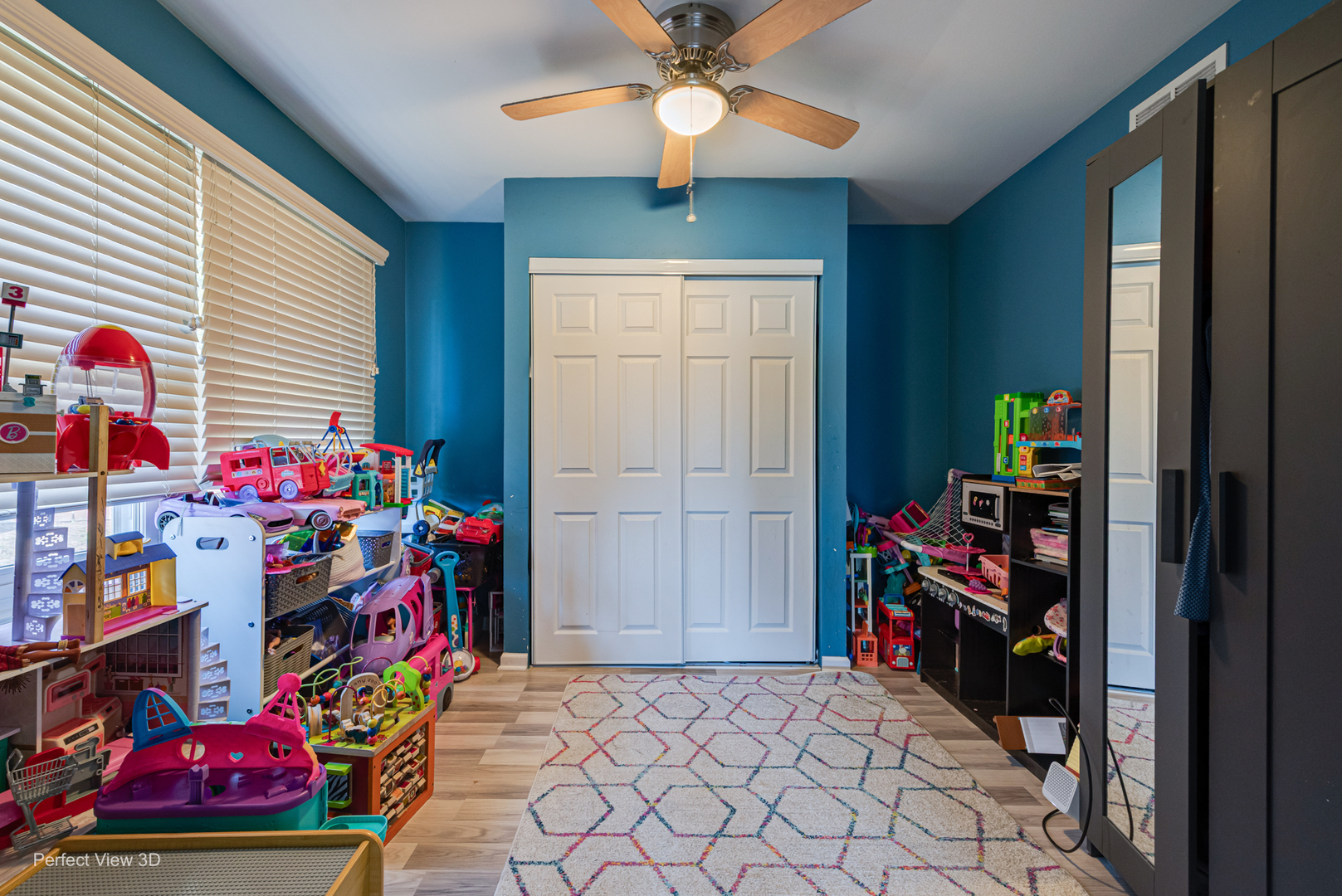 4 W Beech Drive, Schaumburg, IL 60193