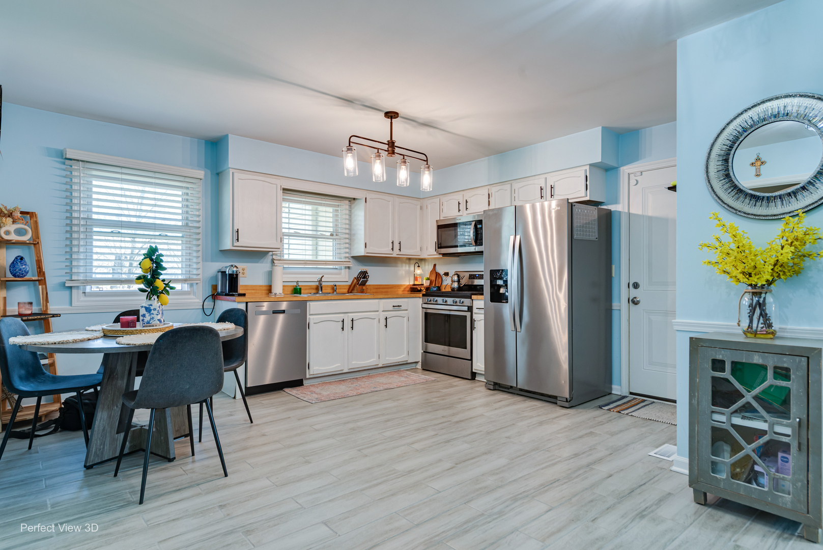 4 W Beech Drive, Schaumburg, IL 60193