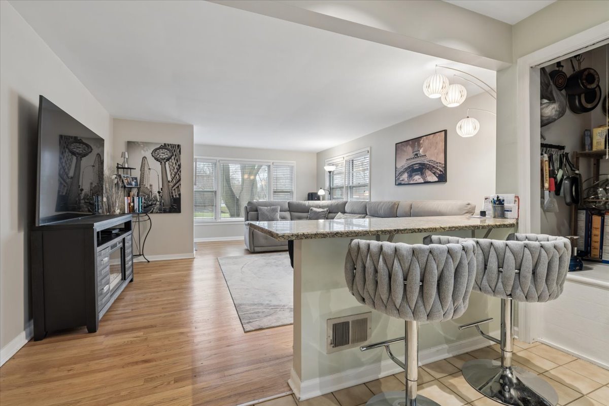 26 S Rohlwing Road, Palatine, IL 60074