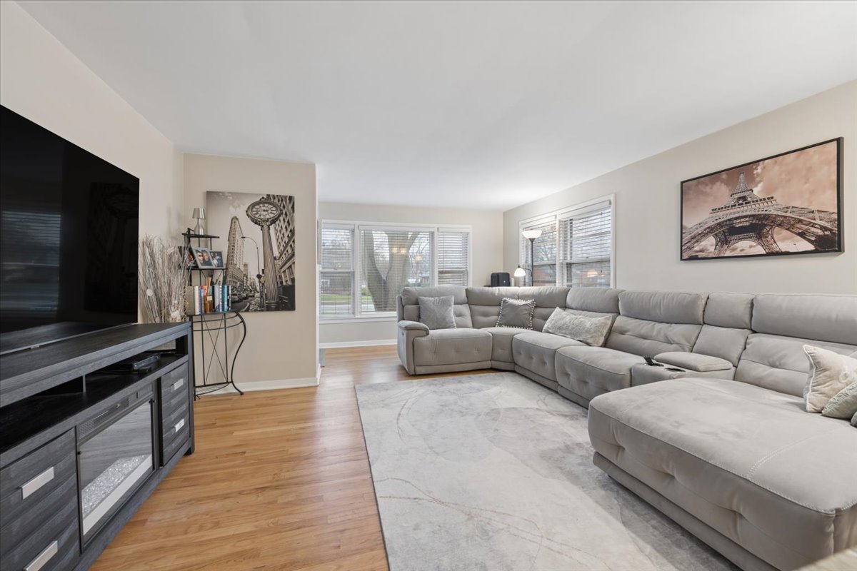 26 S Rohlwing Road, Palatine, IL 60074