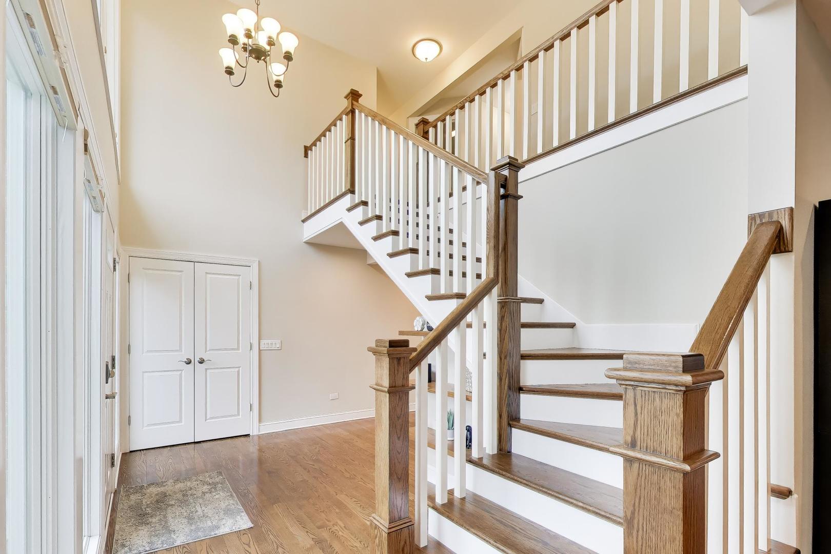 1604 Pleasant Court, Libertyville, IL 60048