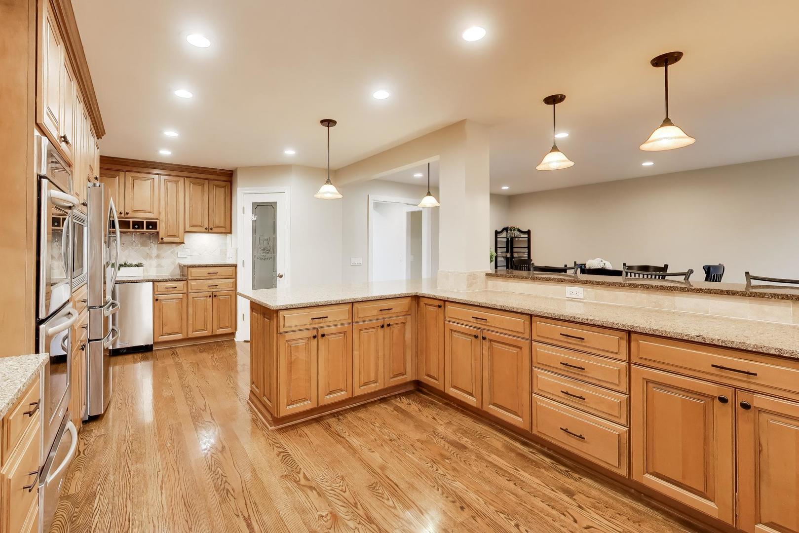1604 Pleasant Court, Libertyville, IL 60048