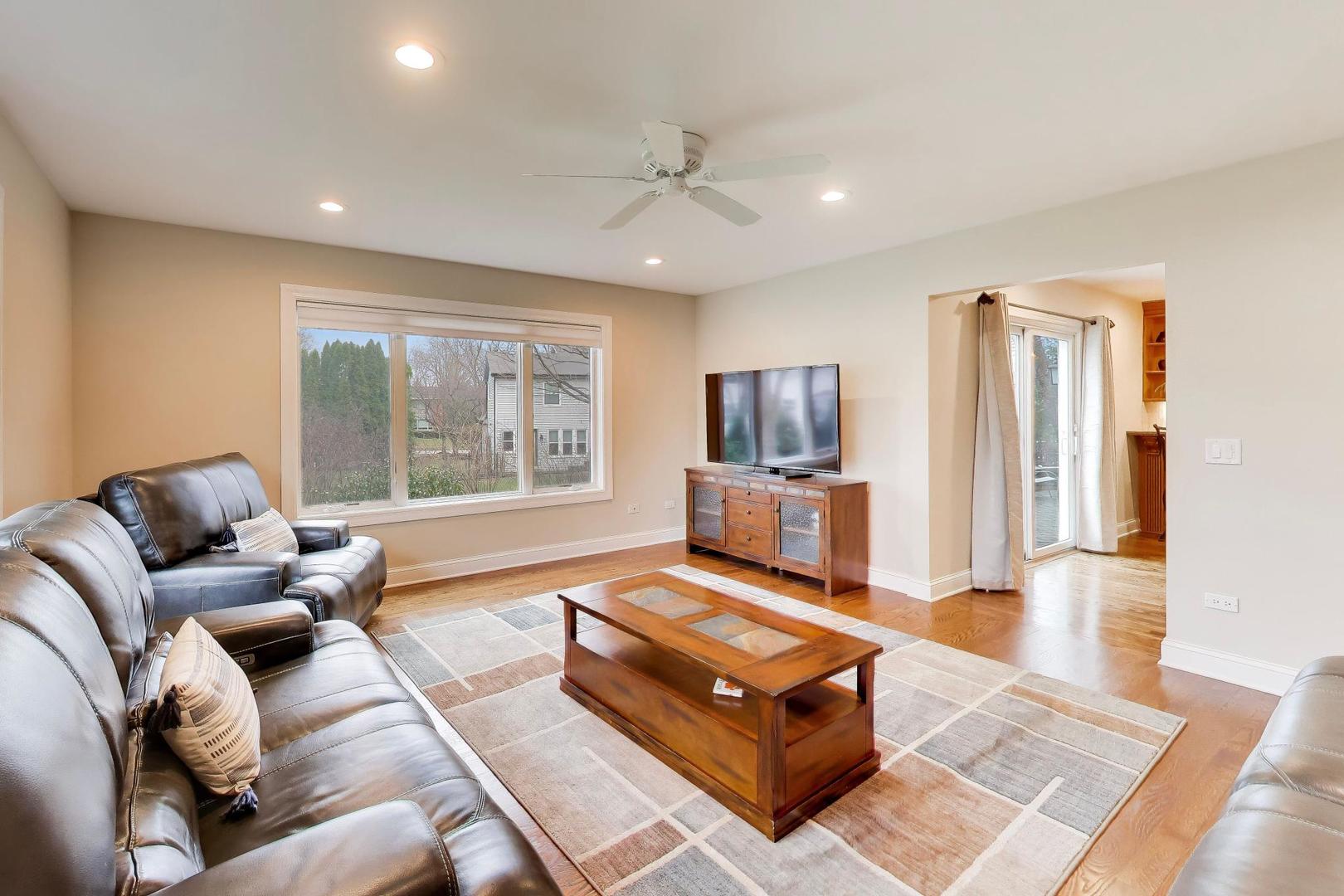 1604 Pleasant Court, Libertyville, IL 60048