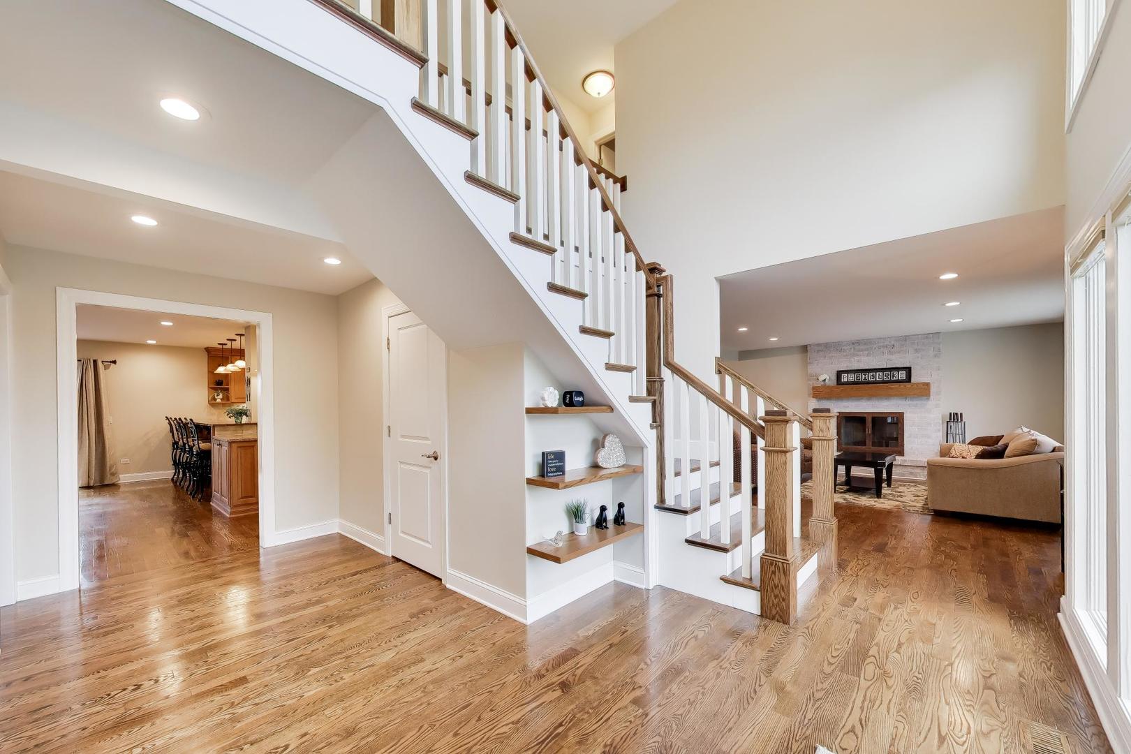 1604 Pleasant Court, Libertyville, IL 60048