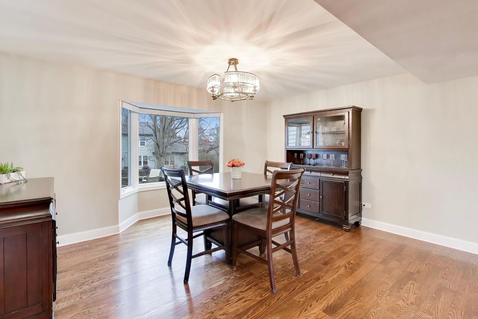 1604 Pleasant Court, Libertyville, IL 60048