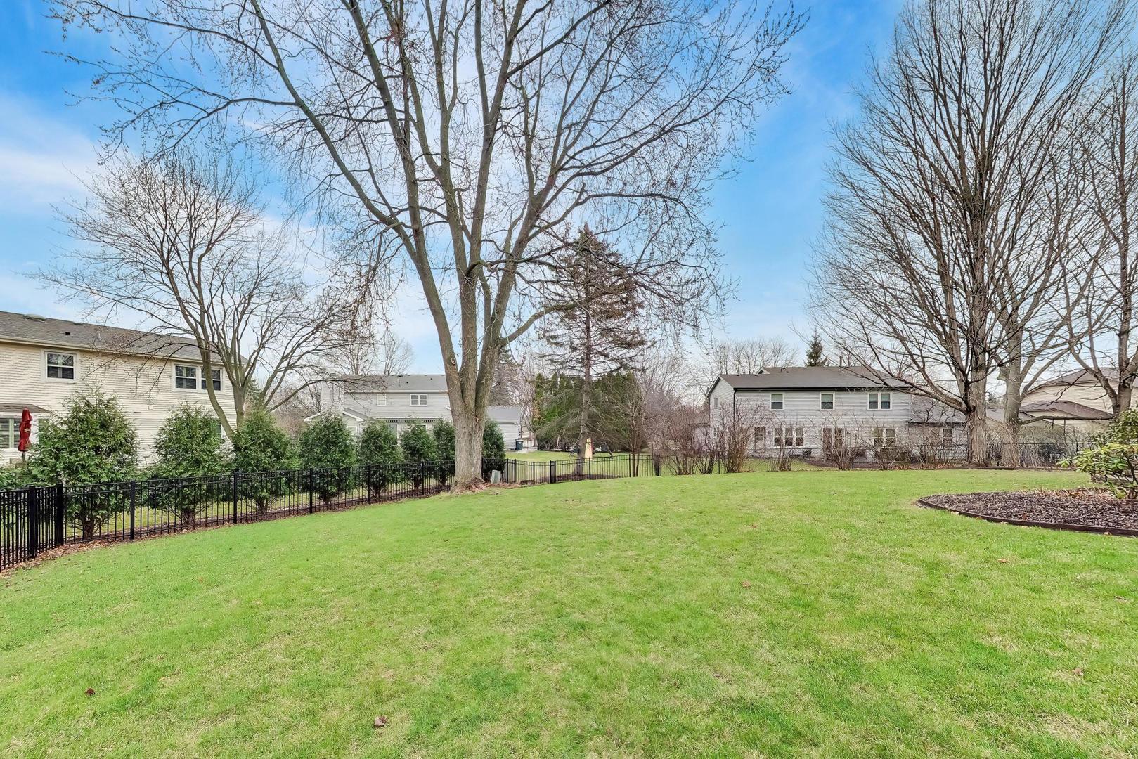 1604 Pleasant Court, Libertyville, IL 60048