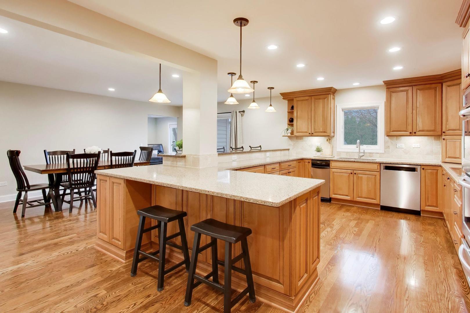 1604 Pleasant Court, Libertyville, IL 60048