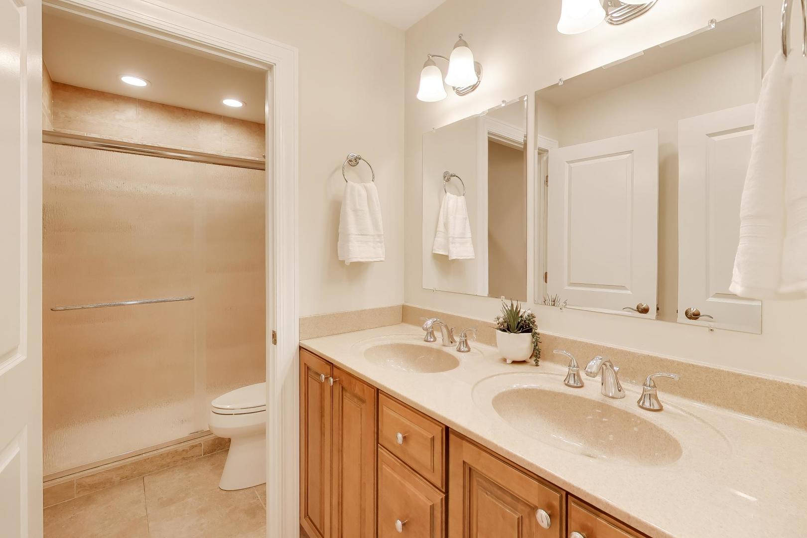 1604 Pleasant Court, Libertyville, IL 60048