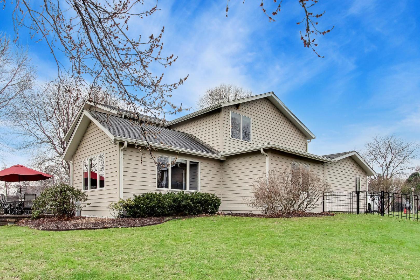 1604 Pleasant Court, Libertyville, IL 60048