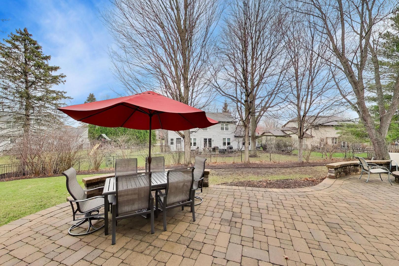 1604 Pleasant Court, Libertyville, IL 60048