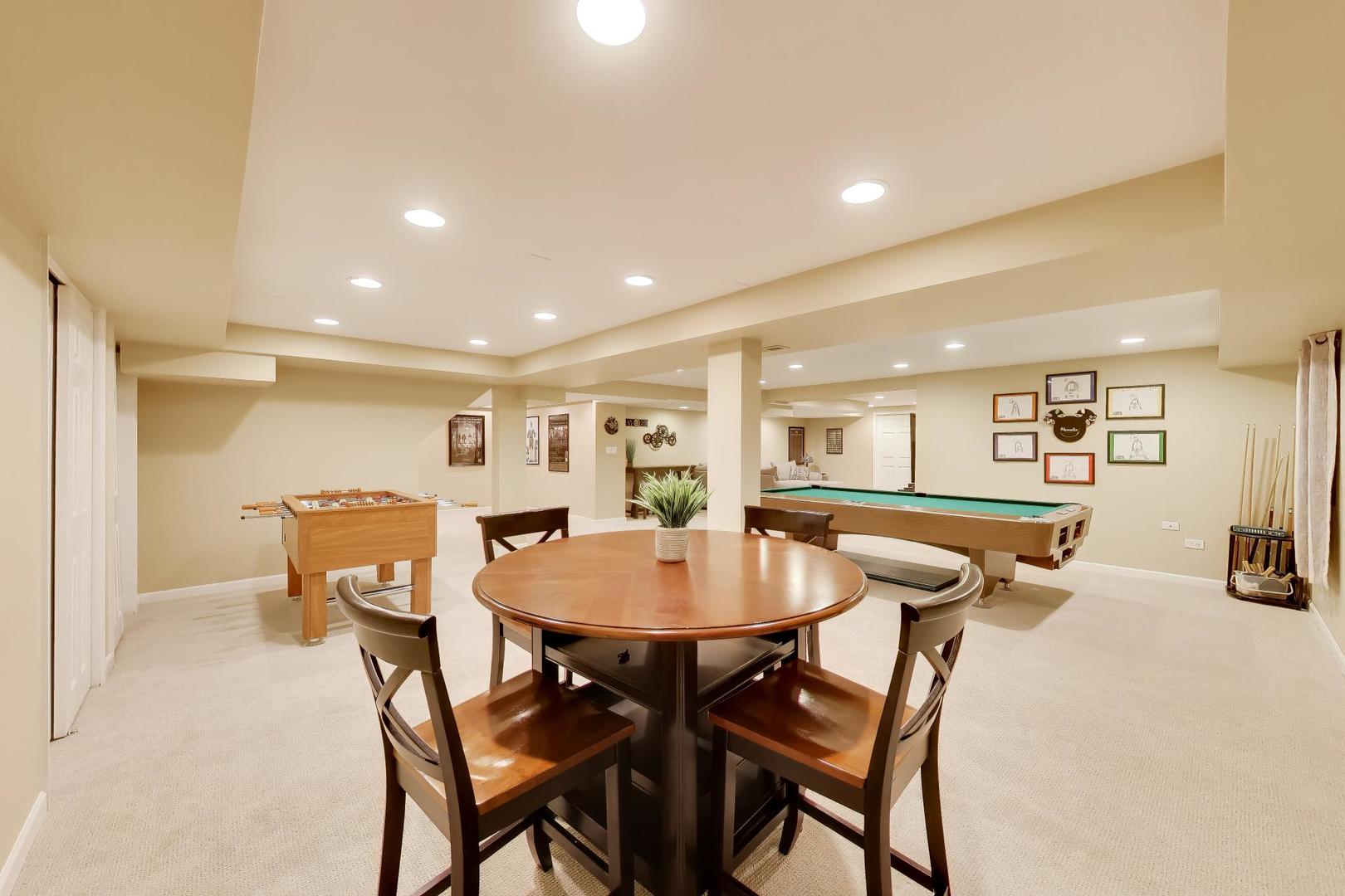 1604 Pleasant Court, Libertyville, IL 60048