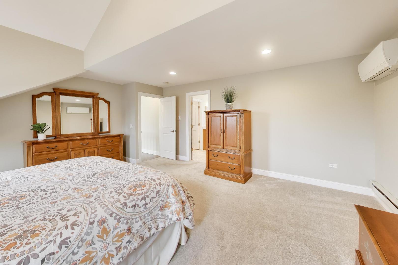 1604 Pleasant Court, Libertyville, IL 60048