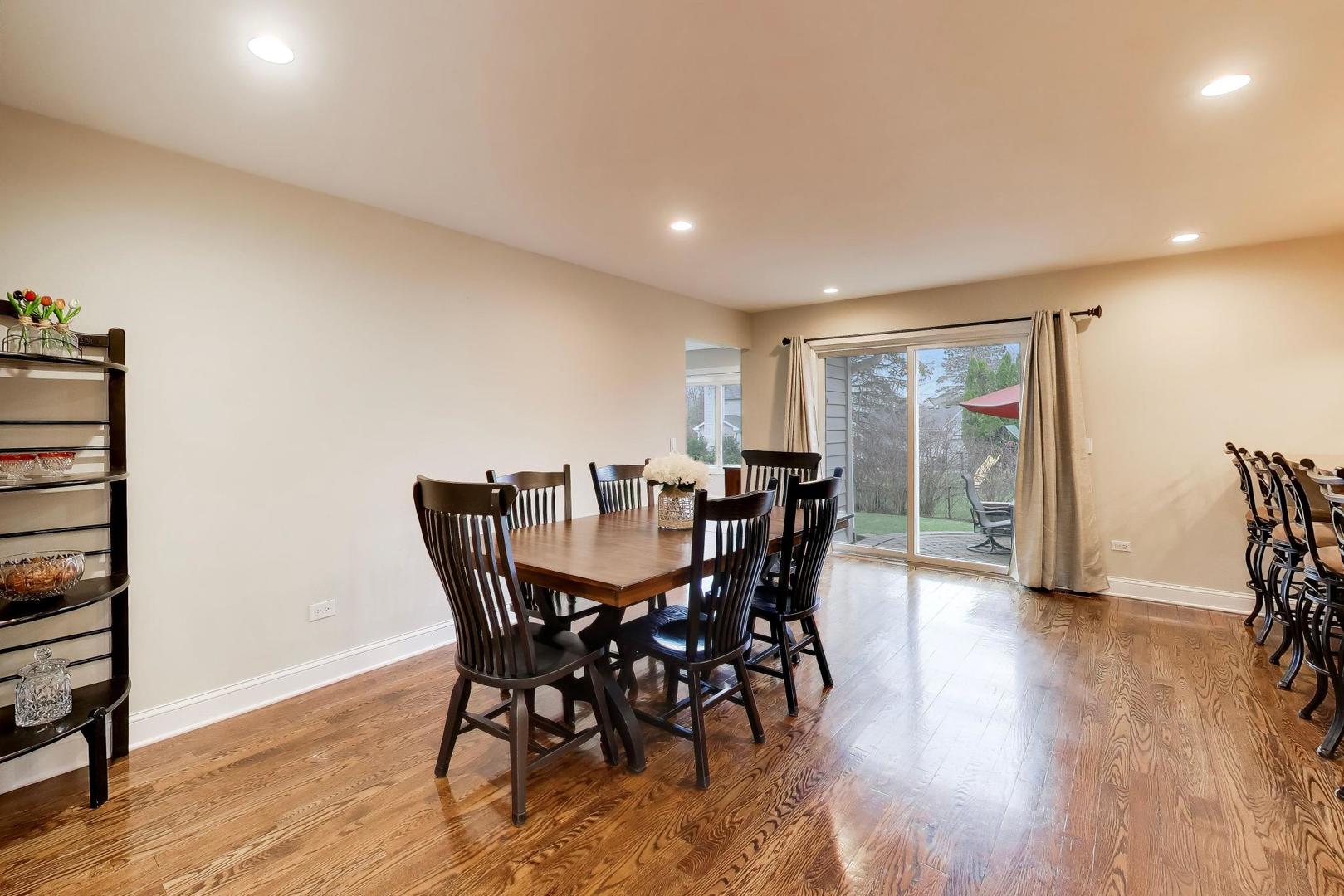 1604 Pleasant Court, Libertyville, IL 60048