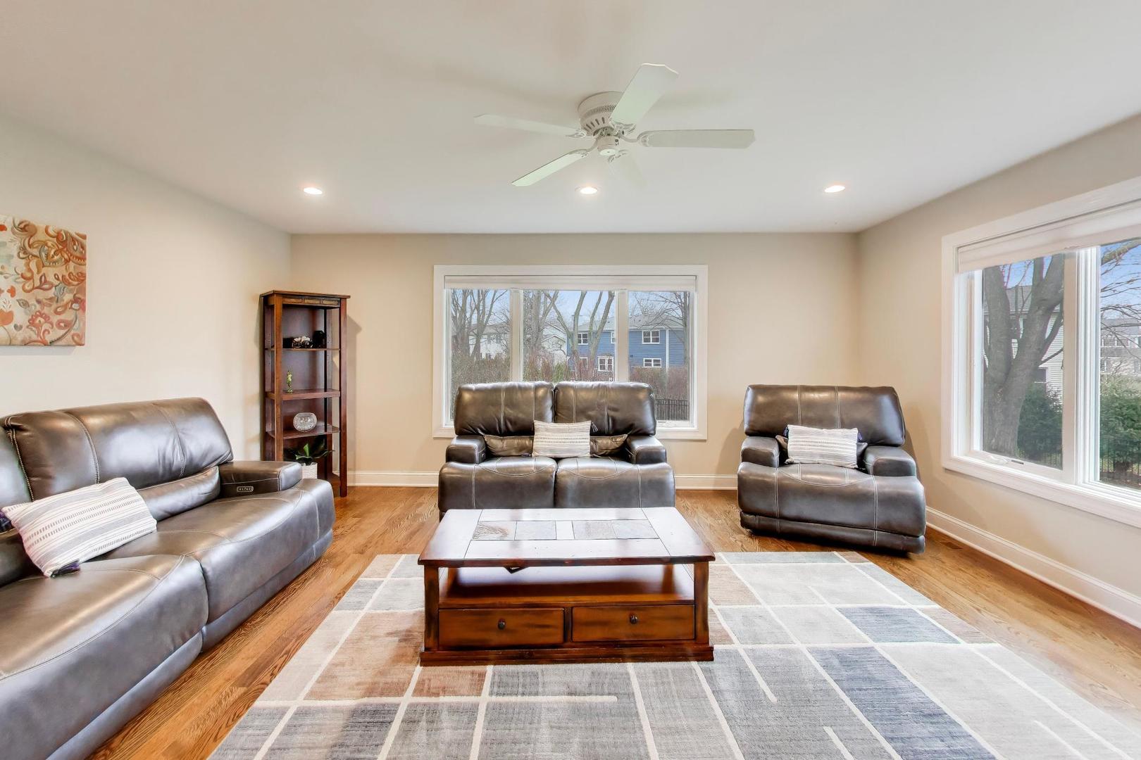 1604 Pleasant Court, Libertyville, IL 60048