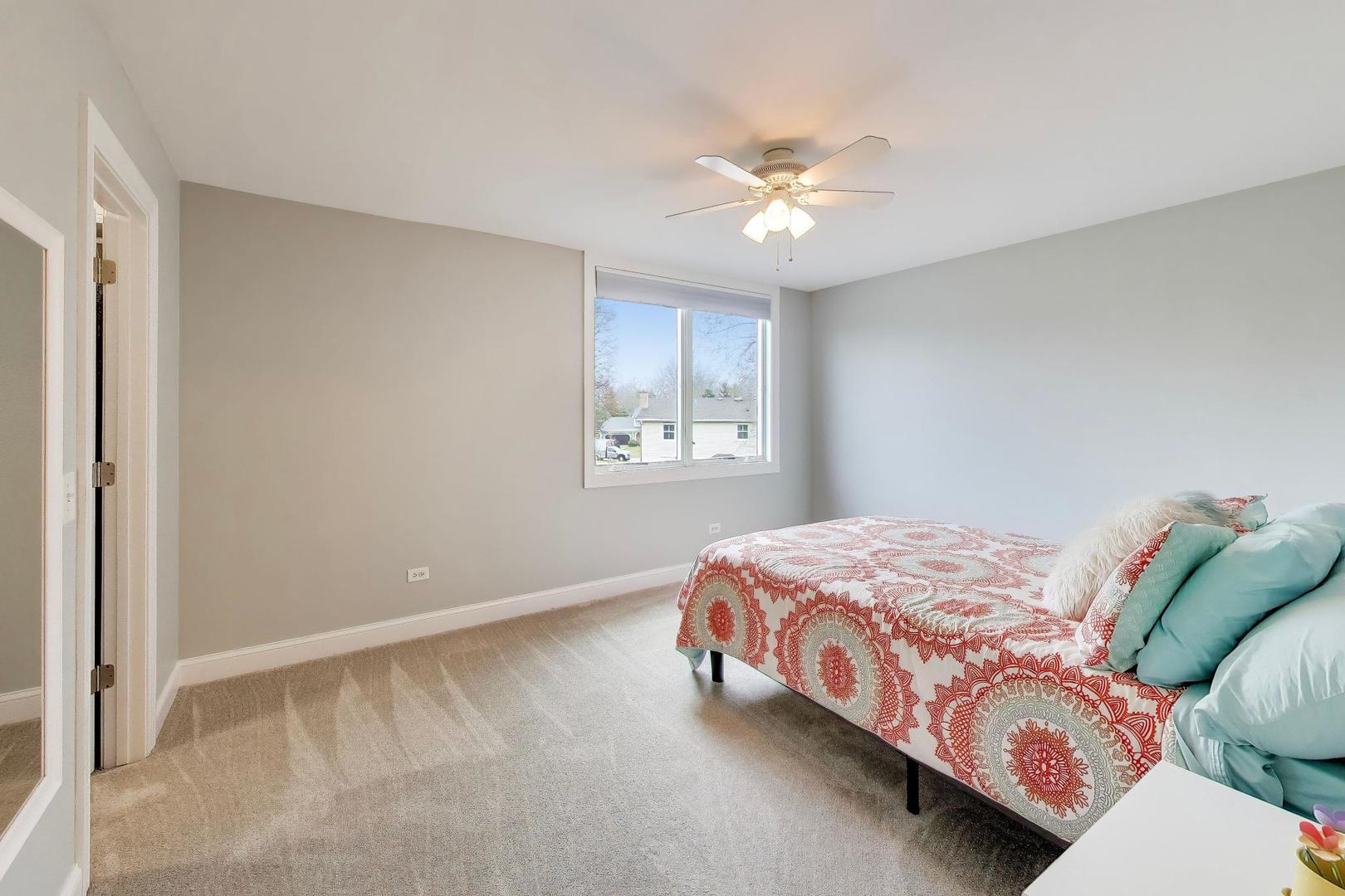 1604 Pleasant Court, Libertyville, IL 60048