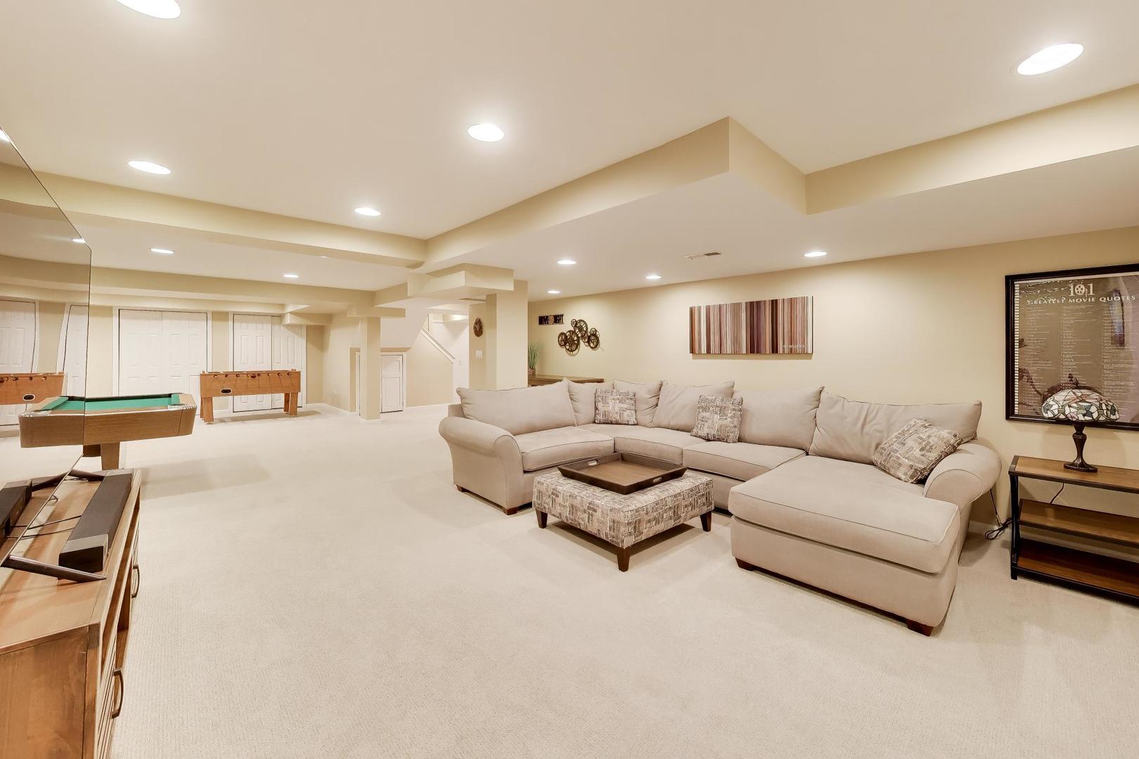 1604 Pleasant Court, Libertyville, IL 60048
